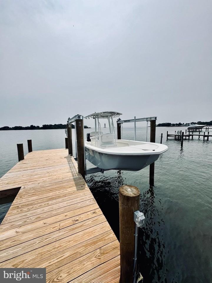 9135 Cuckold Point Rd