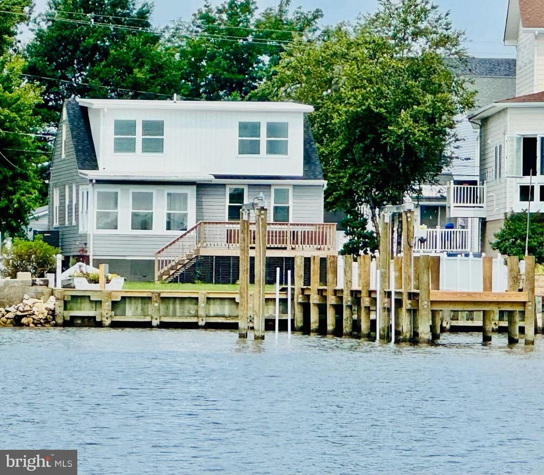 9135 Cuckold Point Rd - Photo 3 of 50