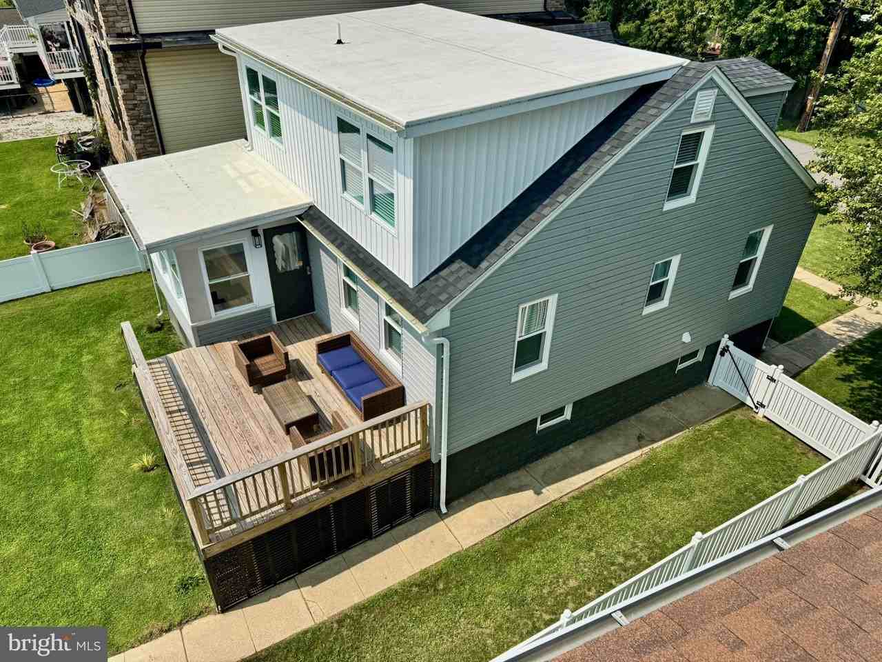9135 Cuckold Point Rd - Photo 5 of 50