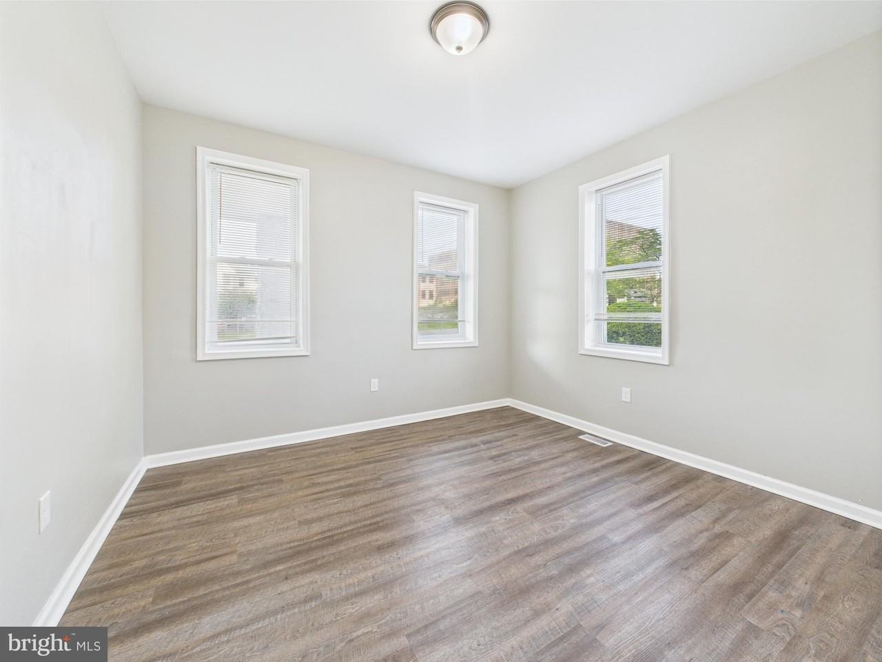 300 W Chesapeake Ave #1 - Photo 4 of 19