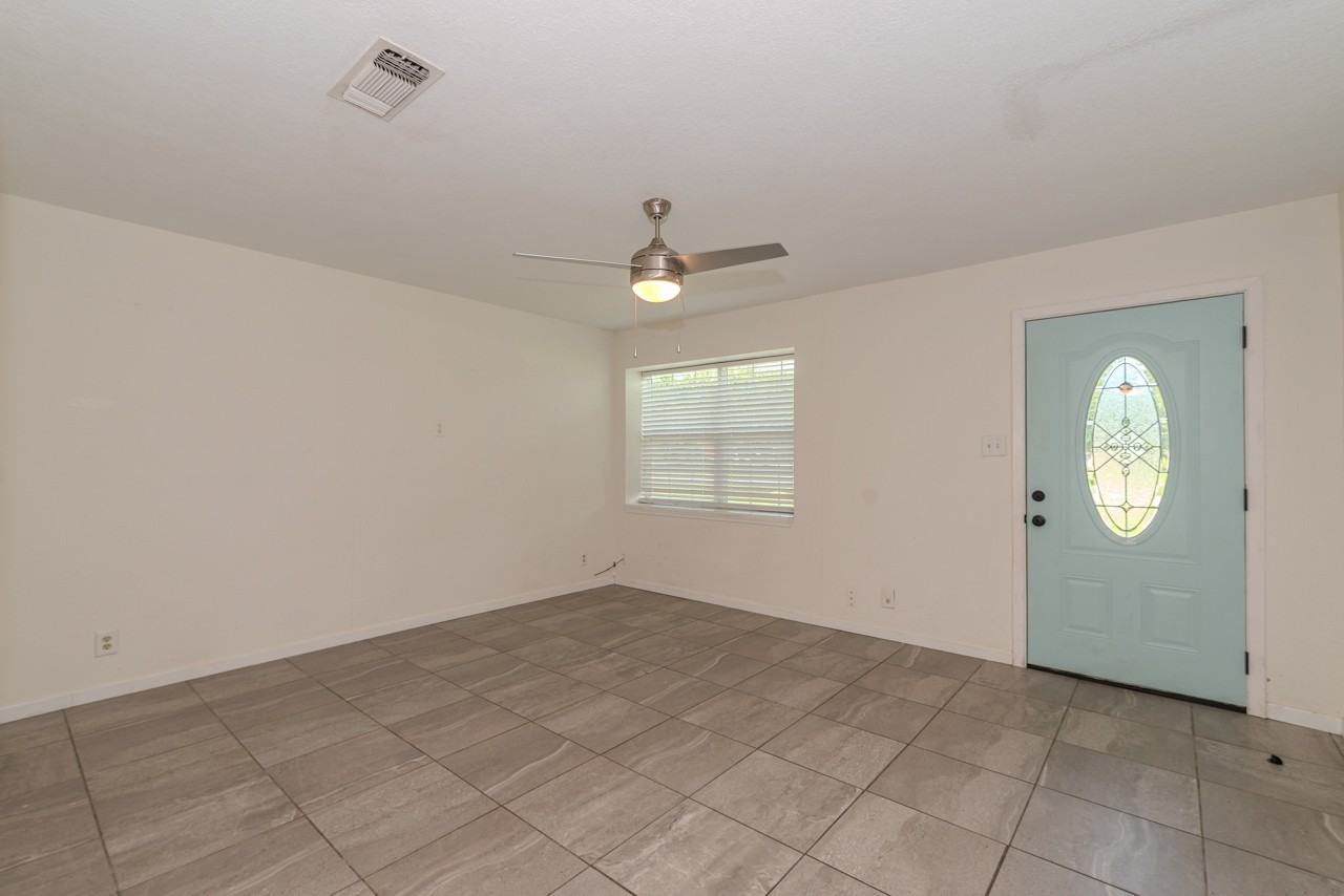 135 W Barkley St - Photo 7 of 26