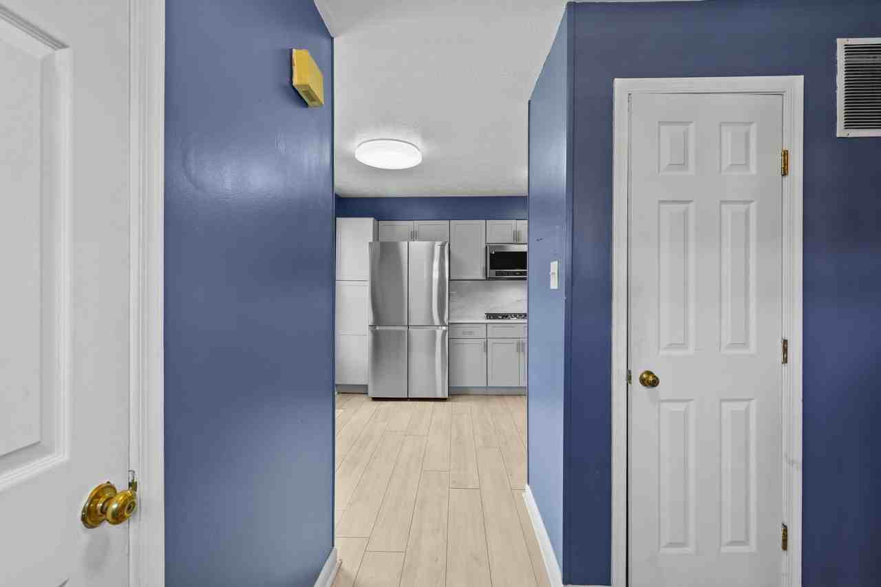 5411 Castlestone Dr - Photo 4 of 39
