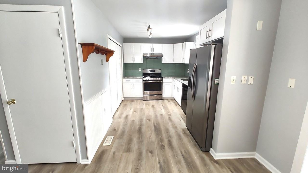 8027 Shore Rd - Photo 3 of 42