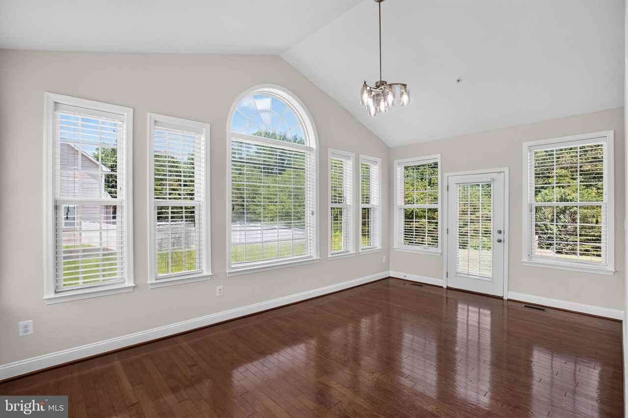 6816 Barlowe Ct - Photo 4 of 32