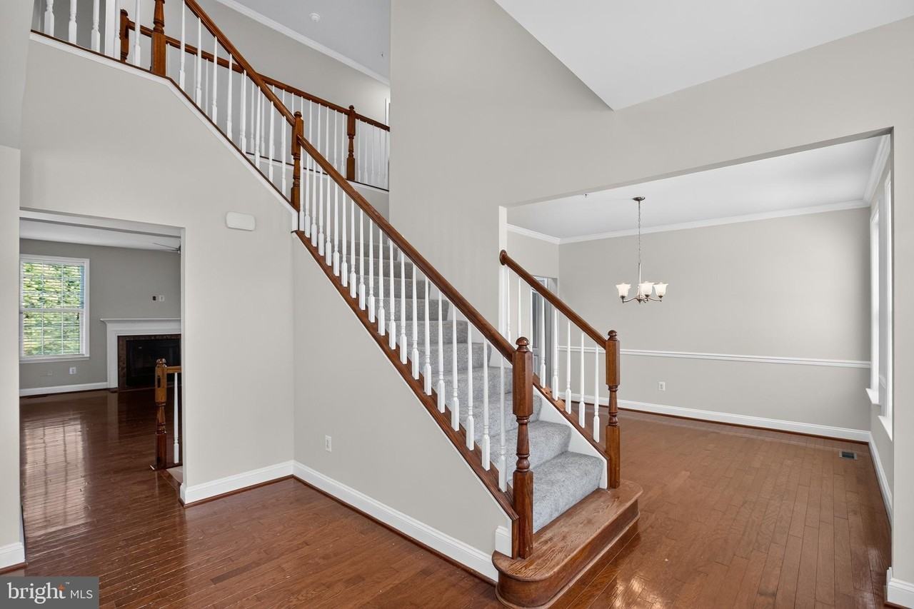6816 Barlowe Ct - Photo 6 of 32