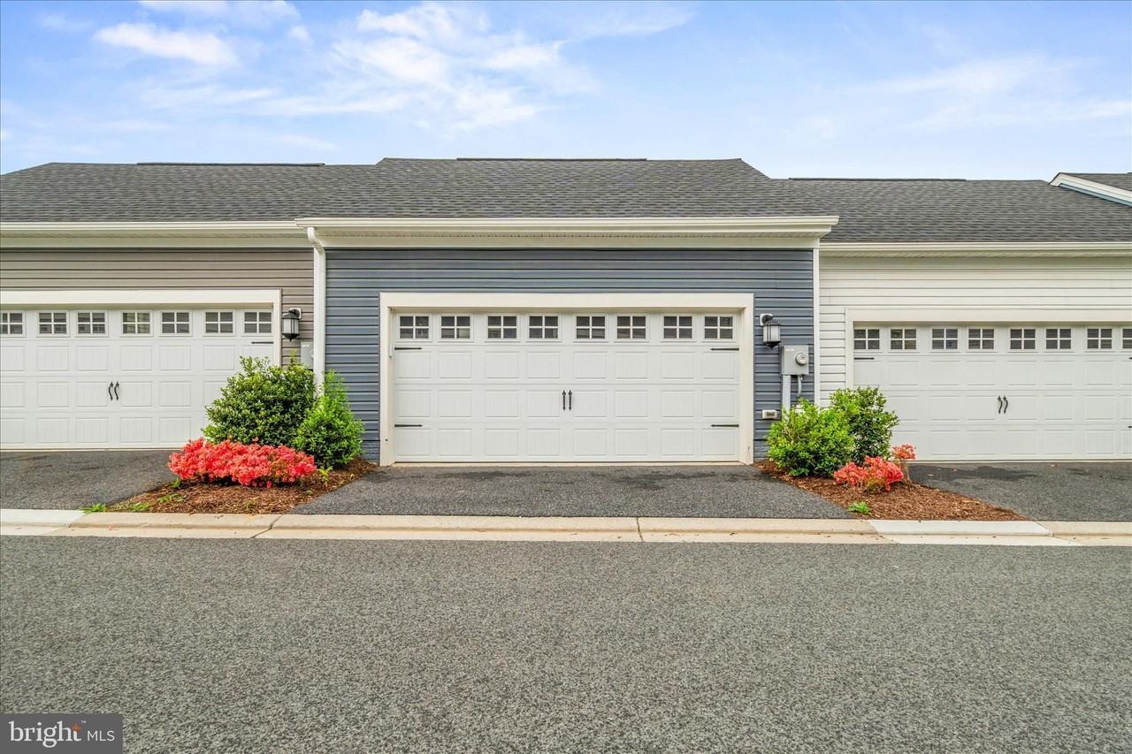 1309 Crampton Pl - Photo 4 of 42