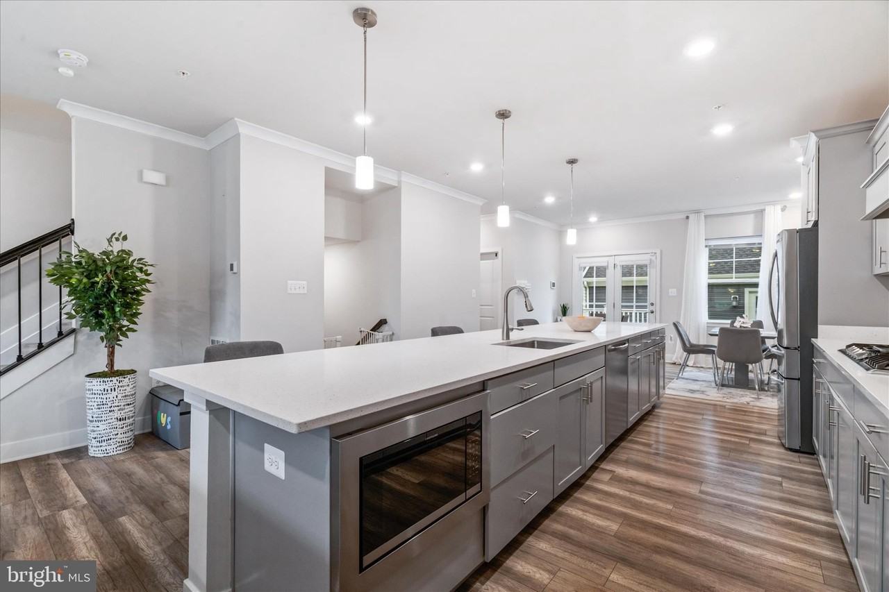 1309 Crampton Pl - Photo 7 of 42