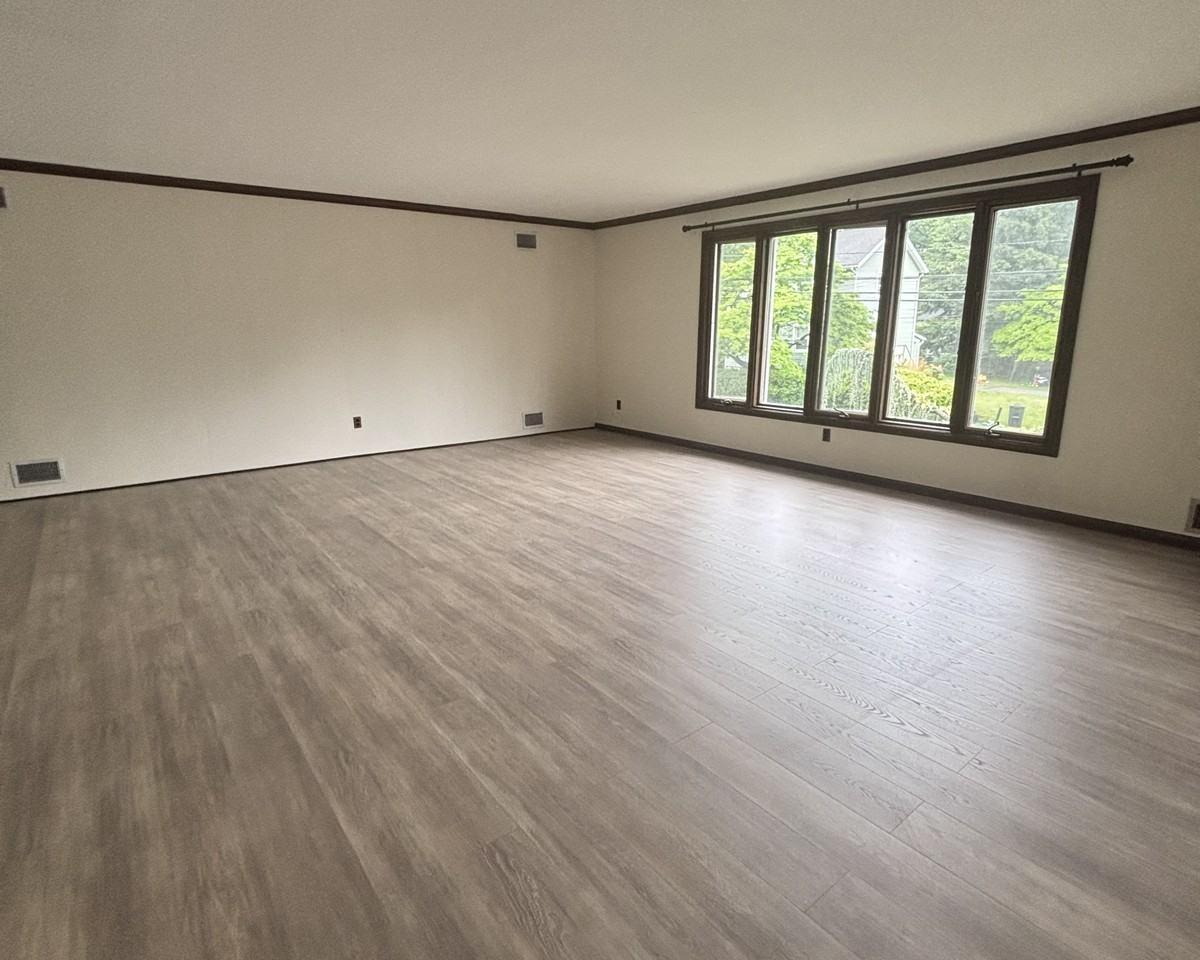 382 4th Ave - Photo 3 of 11