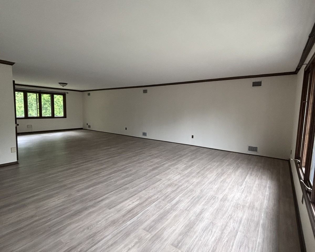 382 4th Ave - Photo 4 of 11