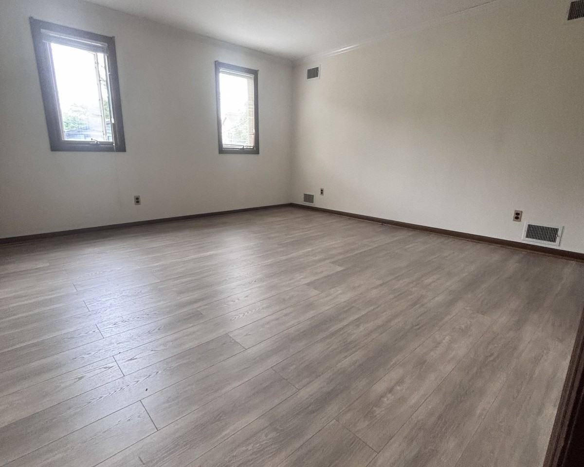 382 4th Ave - Photo 6 of 11