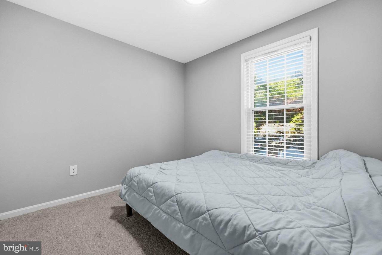 17624 Lindstrom Ct - Photo 5 of 14
