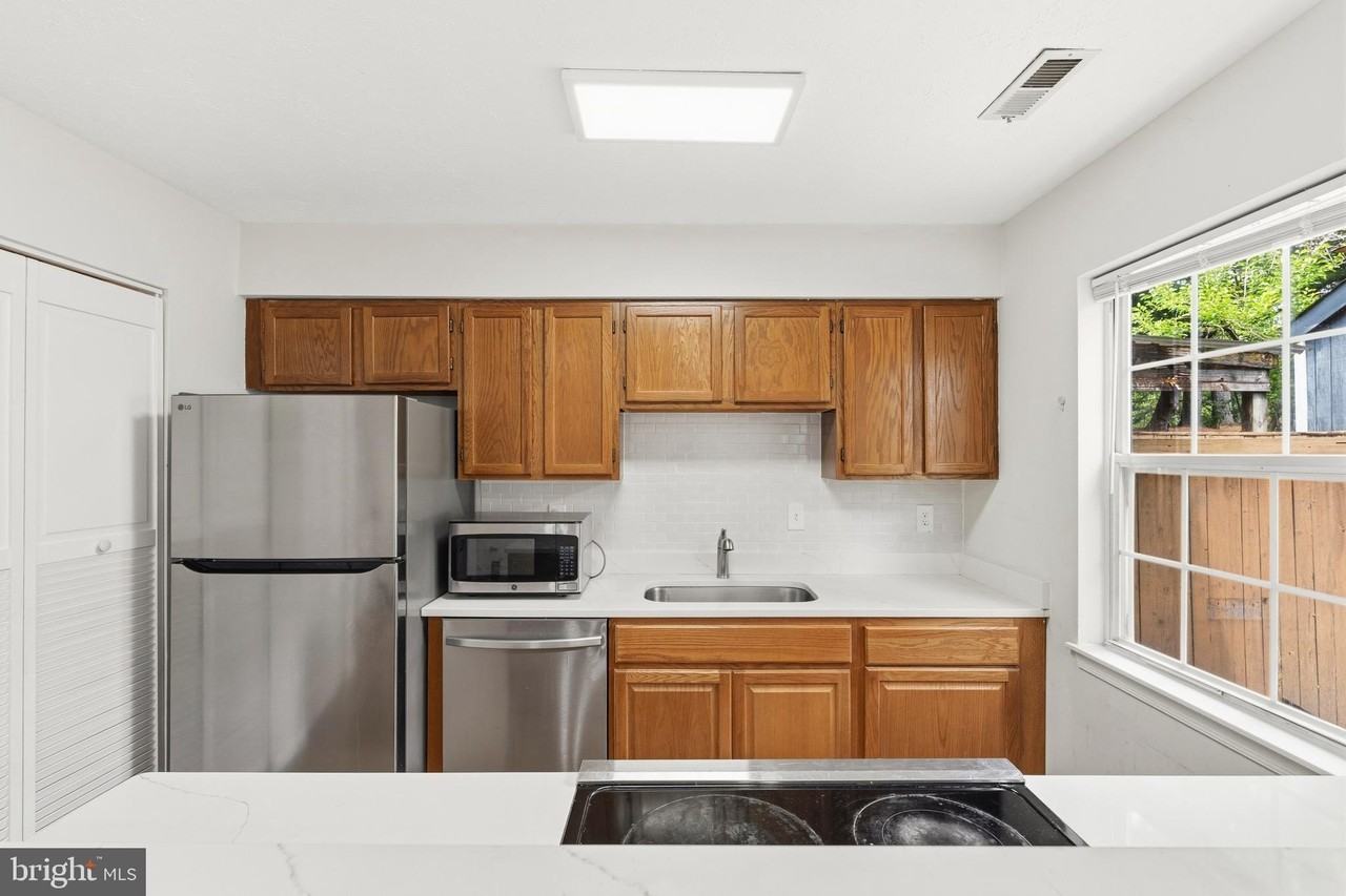 15711 Ambiance Dr - Photo 3 of 34