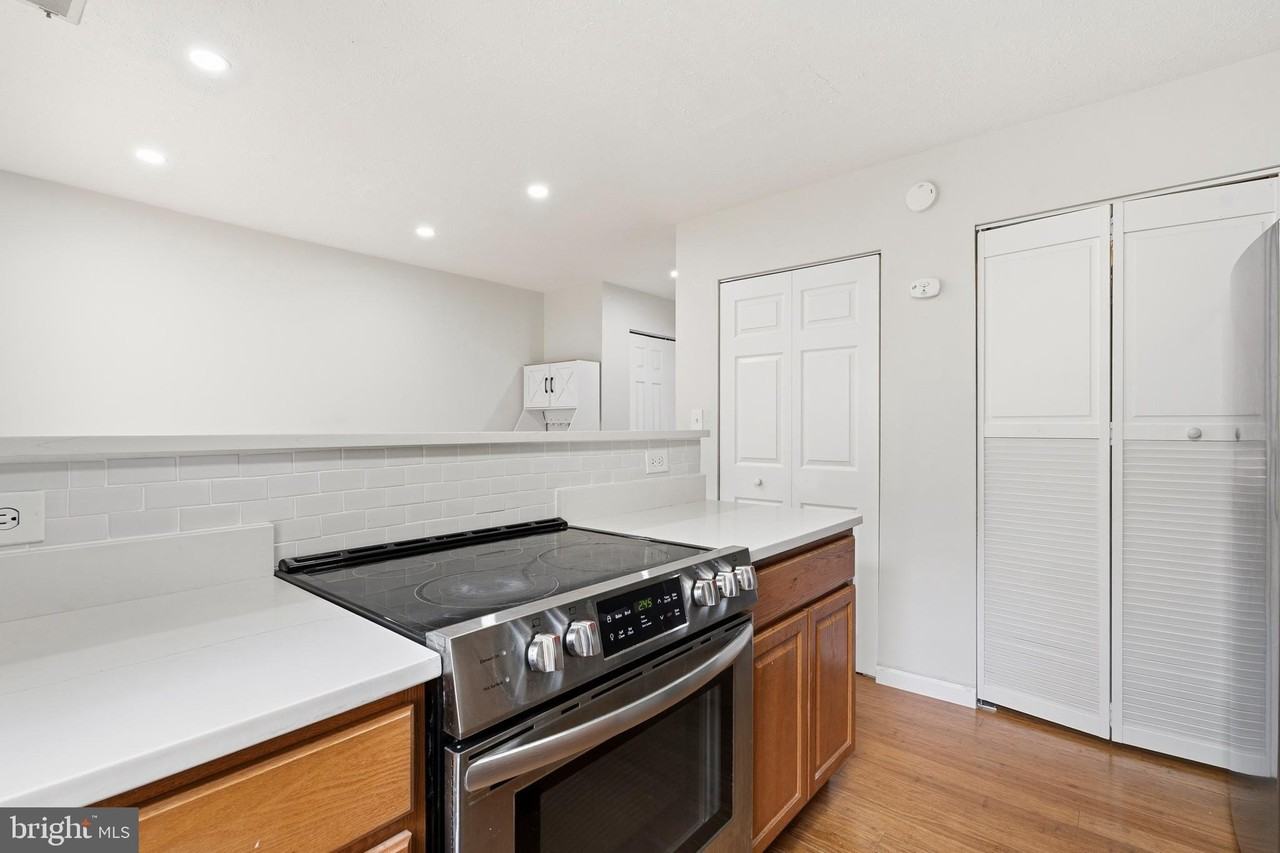 15711 Ambiance Dr - Photo 4 of 34
