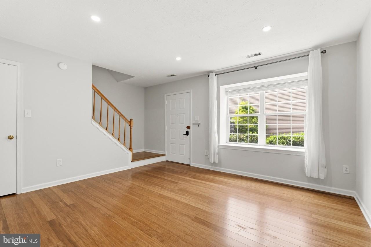 15711 Ambiance Dr - Photo 7 of 34