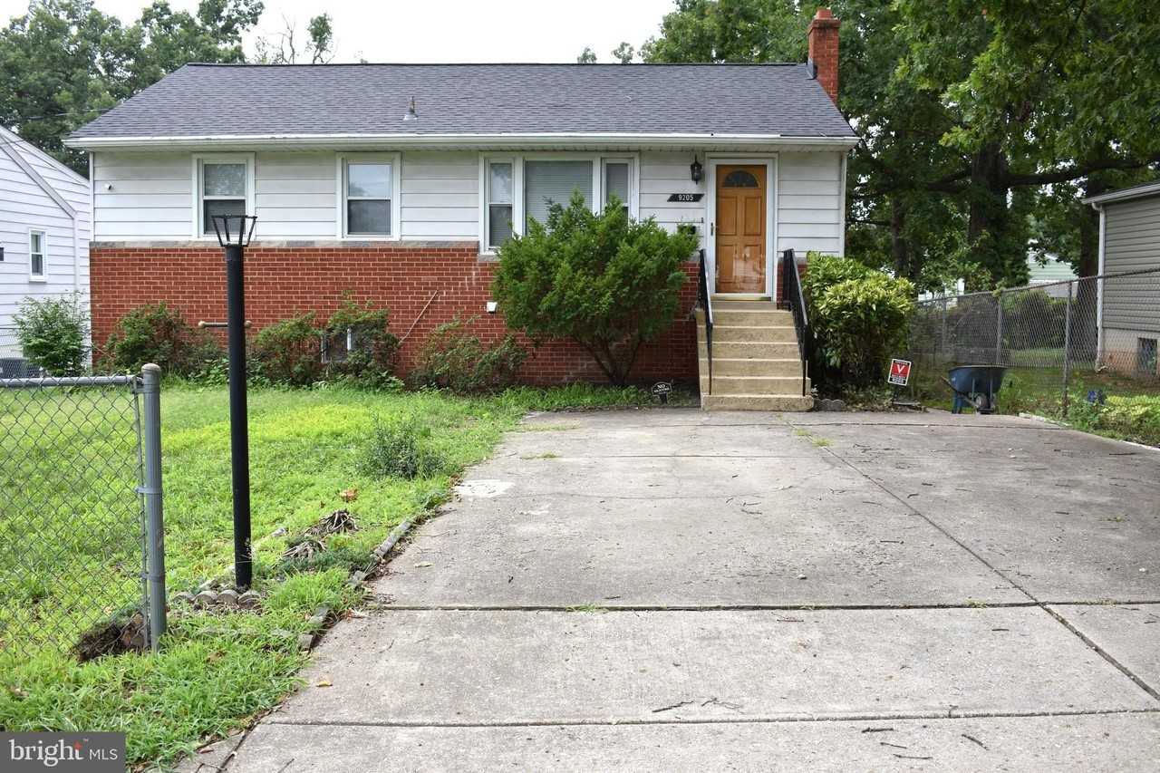 9205 4th St - Photo 2 of 24