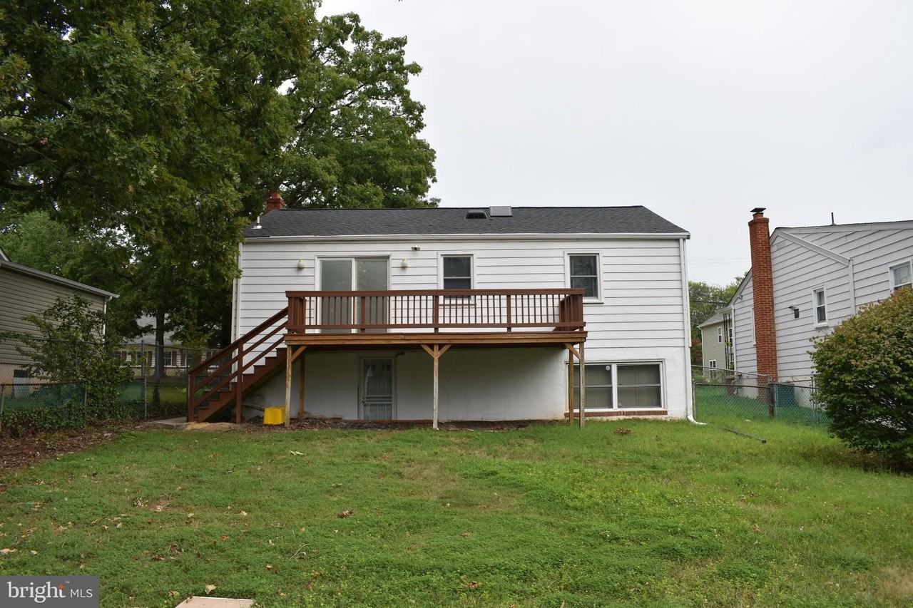 9205 4th St - Photo 3 of 24