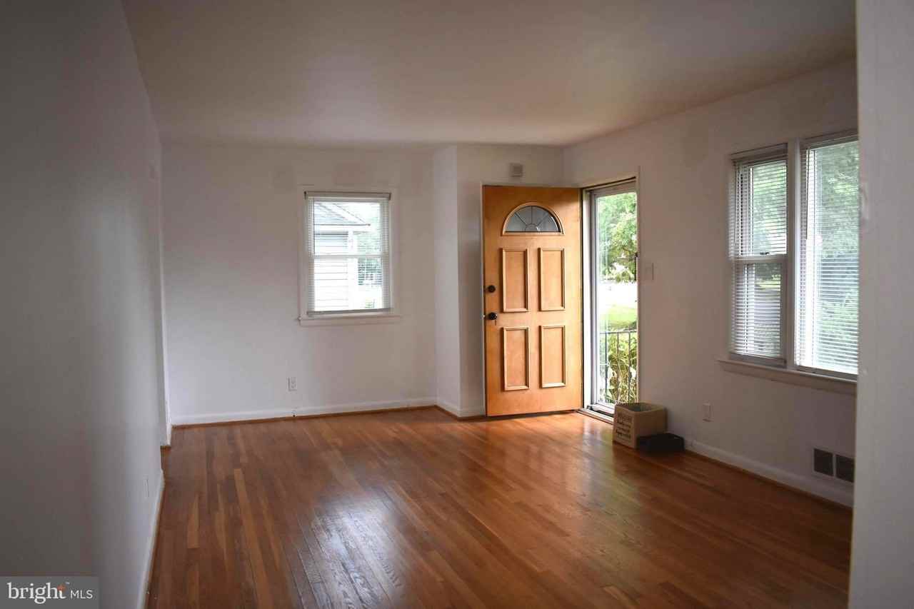 9205 4th St - Photo 5 of 24