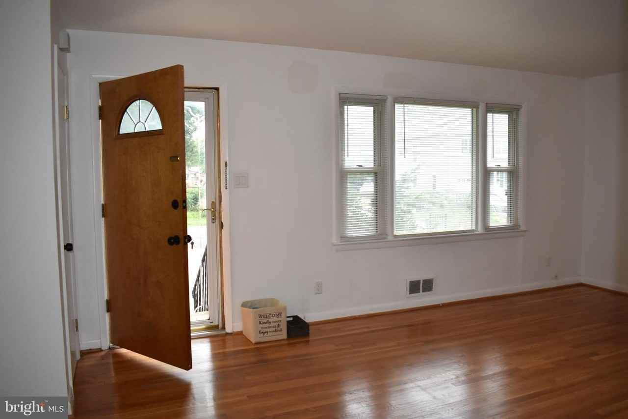 9205 4th St - Photo 6 of 24