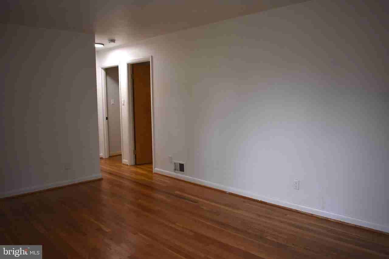 9205 4th St - Photo 7 of 24