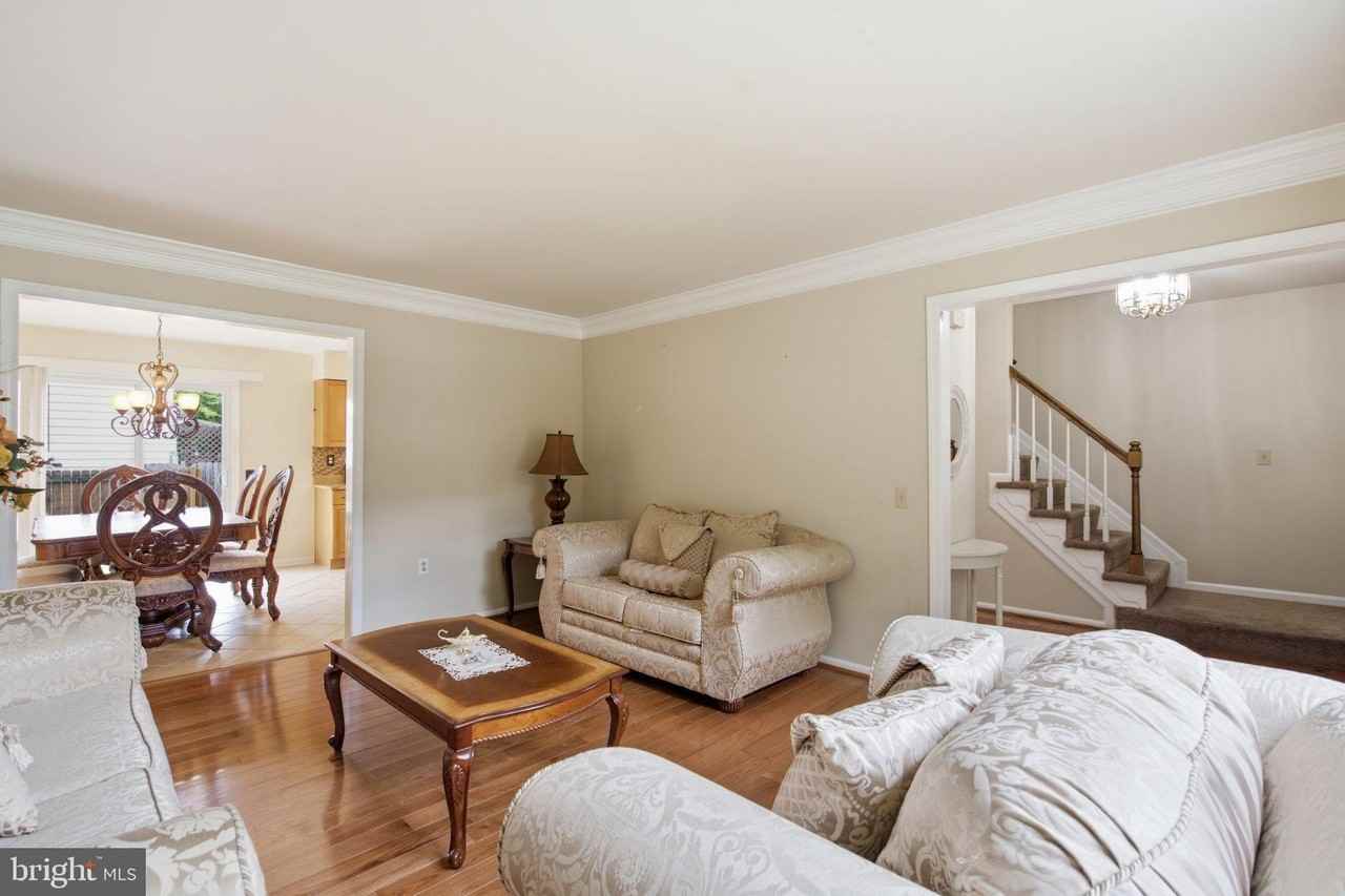 10205 Balsamwood Dr - Photo 4 of 43