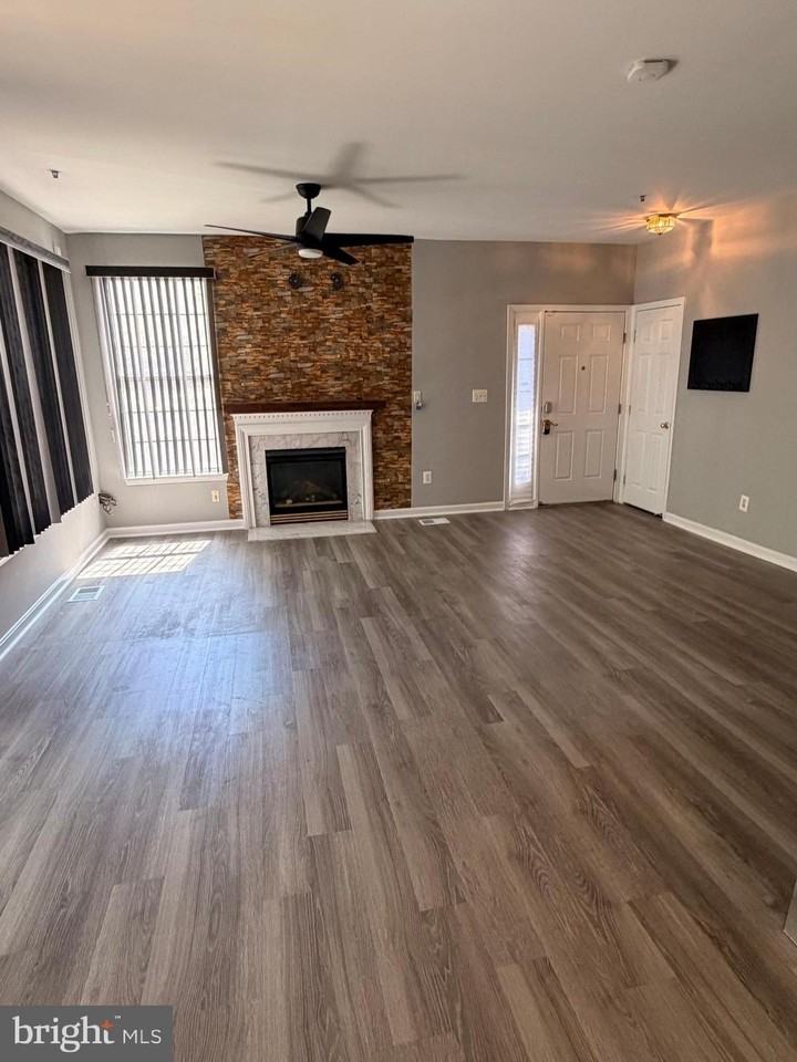 14401 Hampshire Hall Ct - Photo 2 of 30
