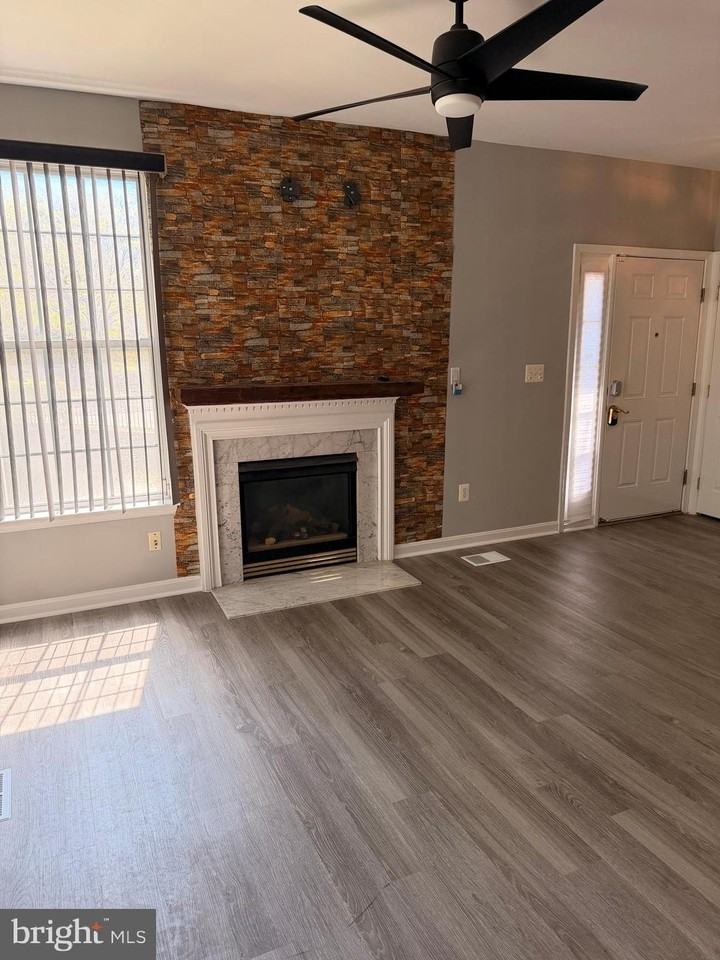 14401 Hampshire Hall Ct - Photo 7 of 30