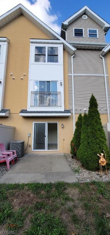 58 Race St - Photo 2 of 14