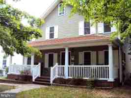 featured image of 18 Chapel Ave #A