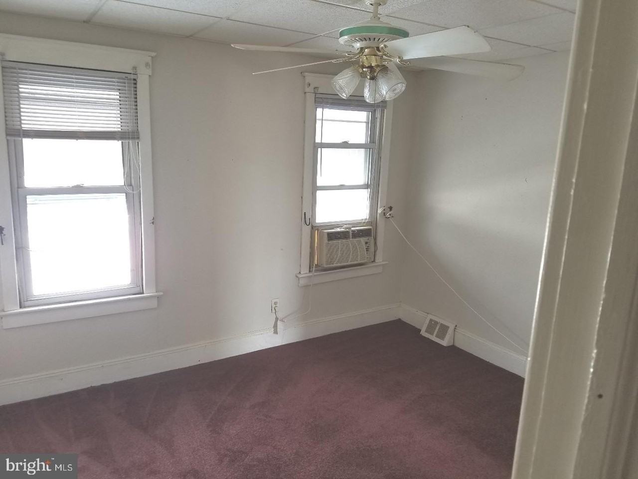 631 Schiller Ave - Photo 5 of 9