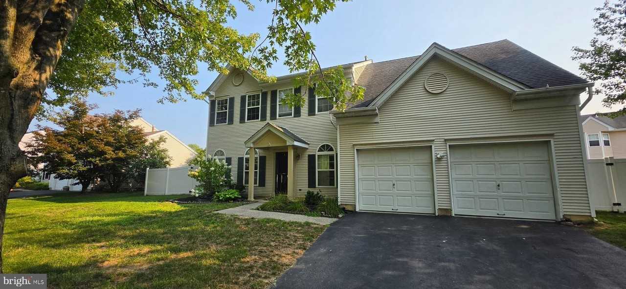 35 Oakmont Ter - Photo 2 of 19