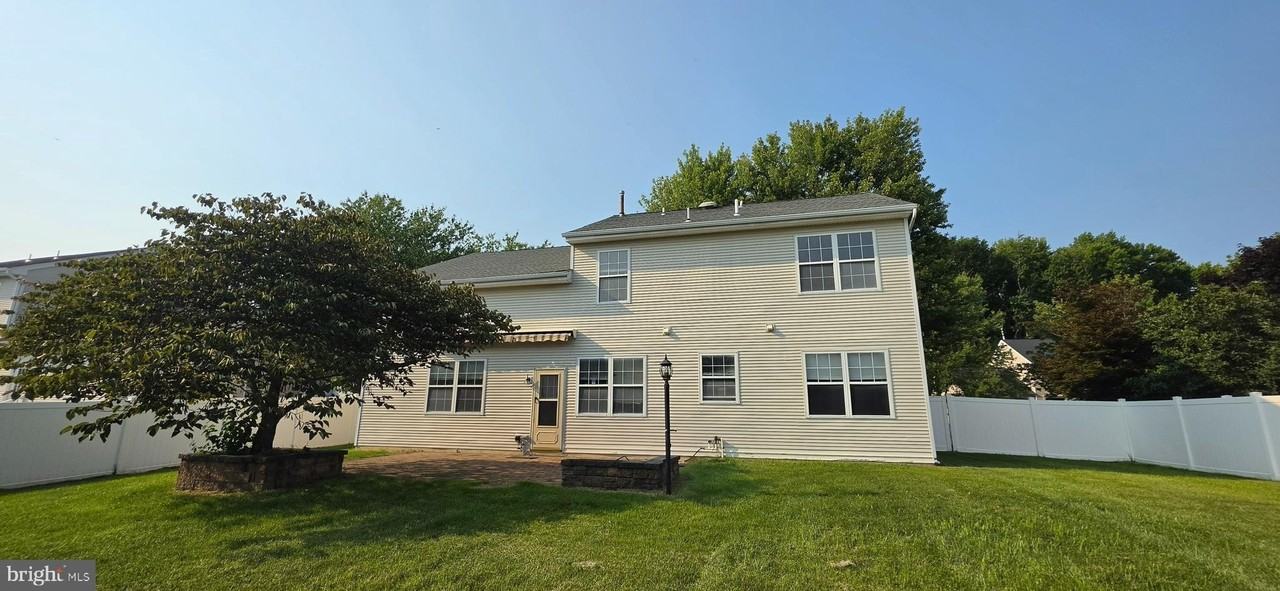 35 Oakmont Ter - Photo 4 of 19