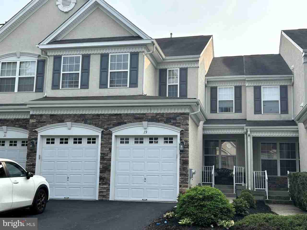 19 Wharton Dr - Photo 2 of 42