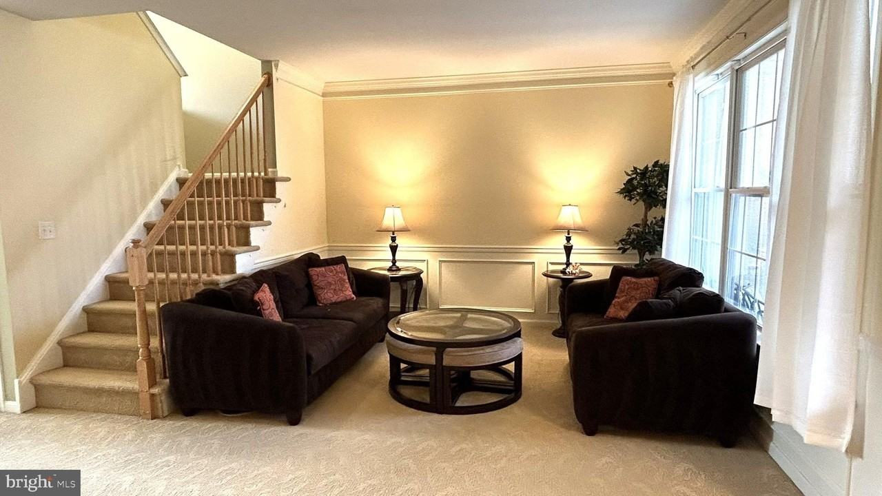 19 Wharton Dr - Photo 4 of 42
