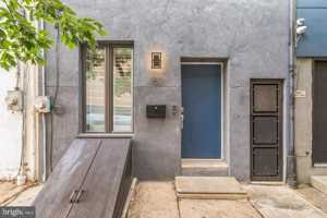 featured image of 1153 N Hancock St