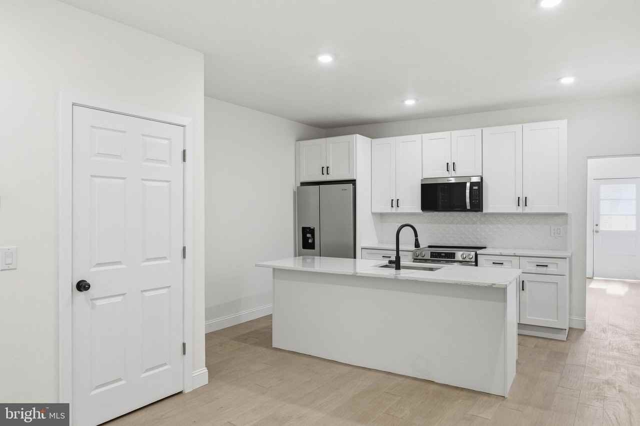 935 E Passyunk Ave #3 - Photo 5 of 22