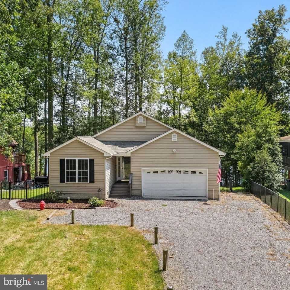 686 Lake Caroline Dr - Photo 3 of 46