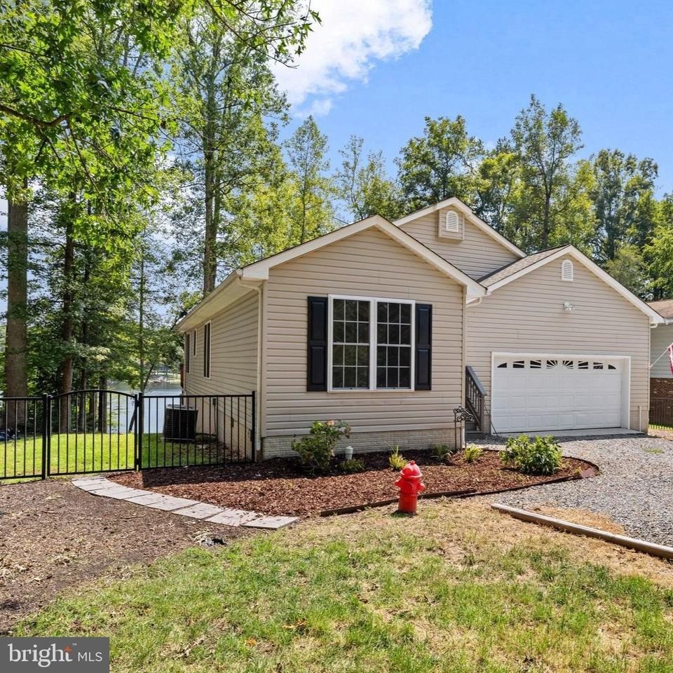 686 Lake Caroline Dr - Photo 4 of 46