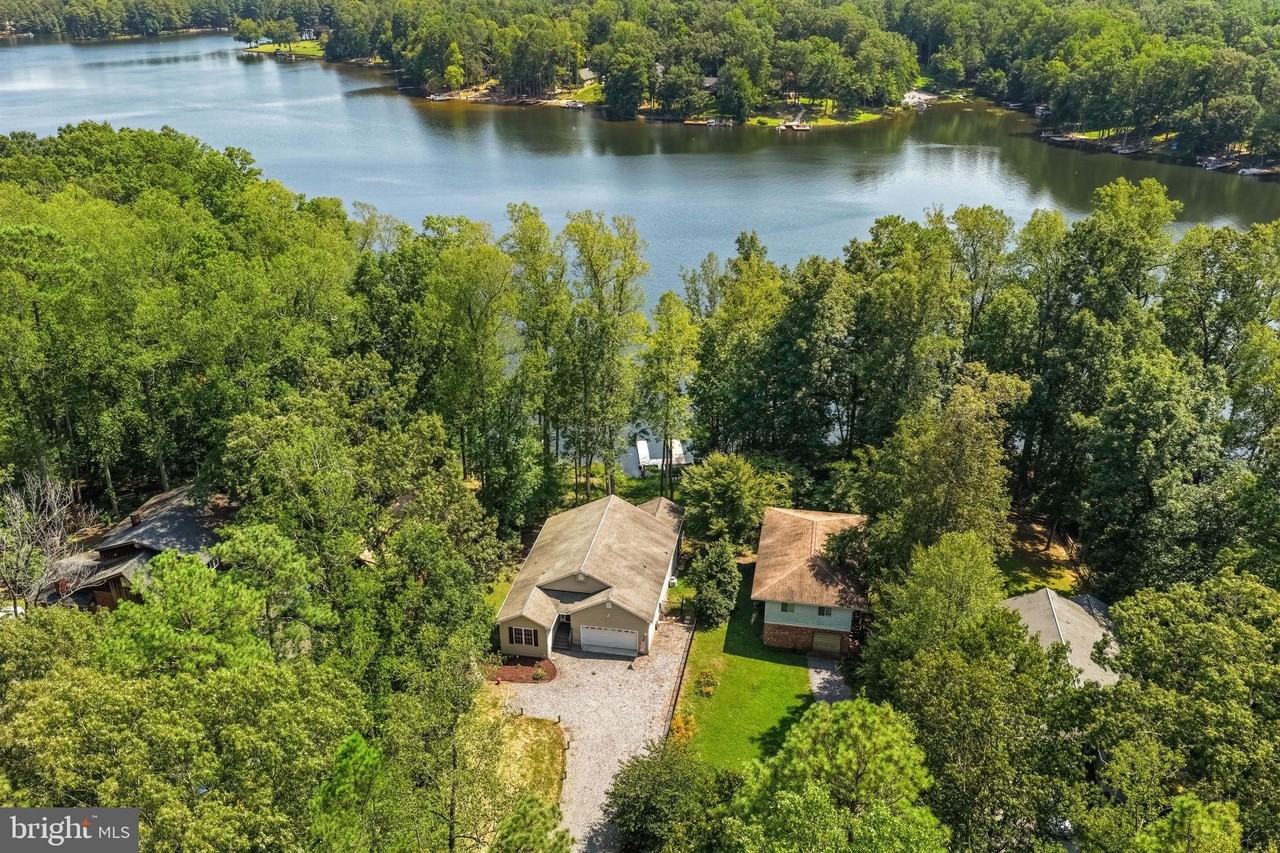 686 Lake Caroline Dr - Photo 5 of 46