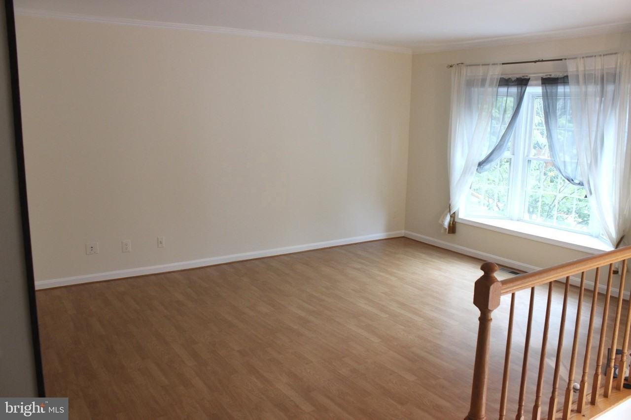 9685 Woodhenge Ct - Photo 3 of 31