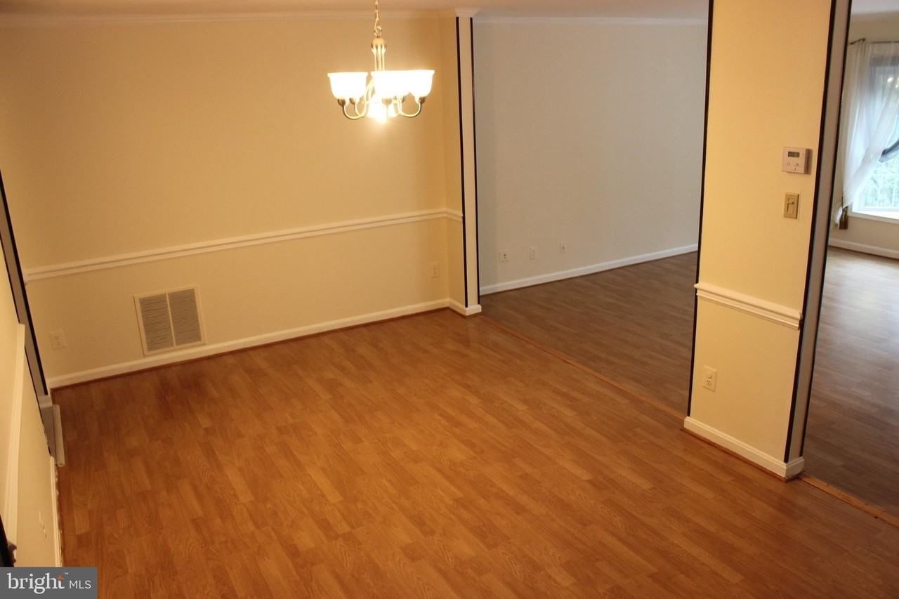 9685 Woodhenge Ct - Photo 4 of 31