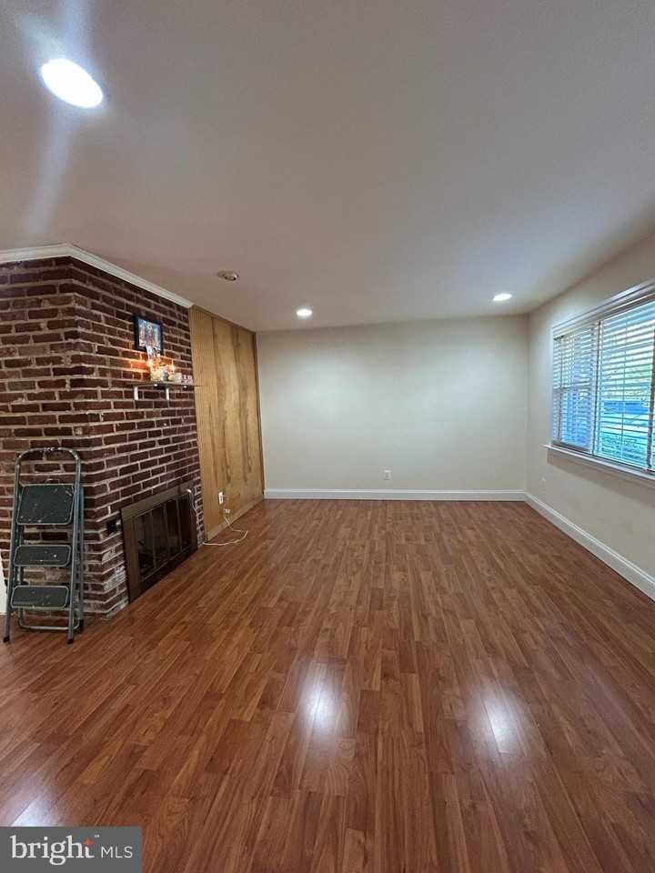7511 Hamlet St - Photo 3 of 40
