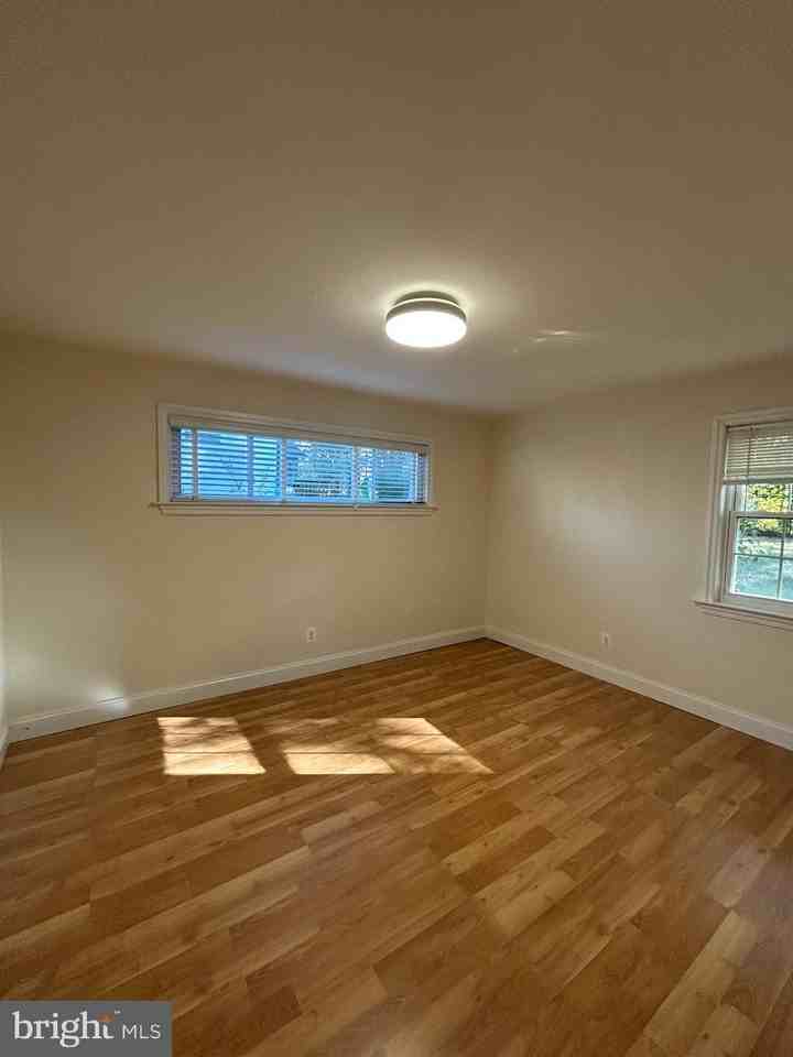 7511 Hamlet St - Photo 6 of 40