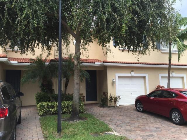 3109 N Evergreen Cir - Photo 2 of 8