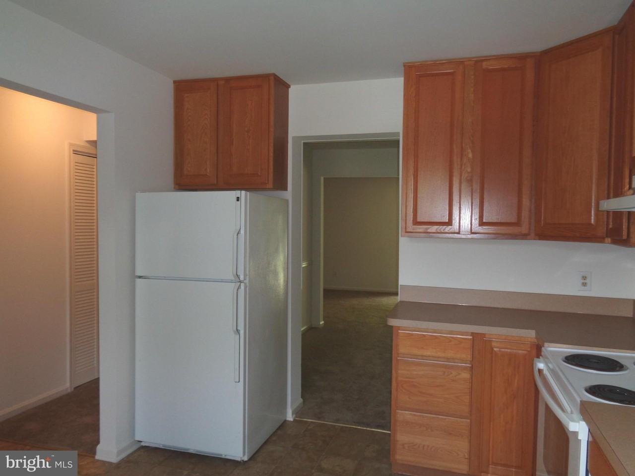 721 Olde Greenwich Cir - Photo 3 of 12