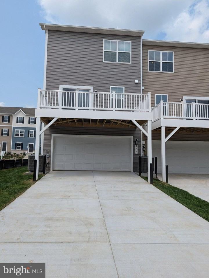 266 SWAN Avenue - Photo 3 of 33