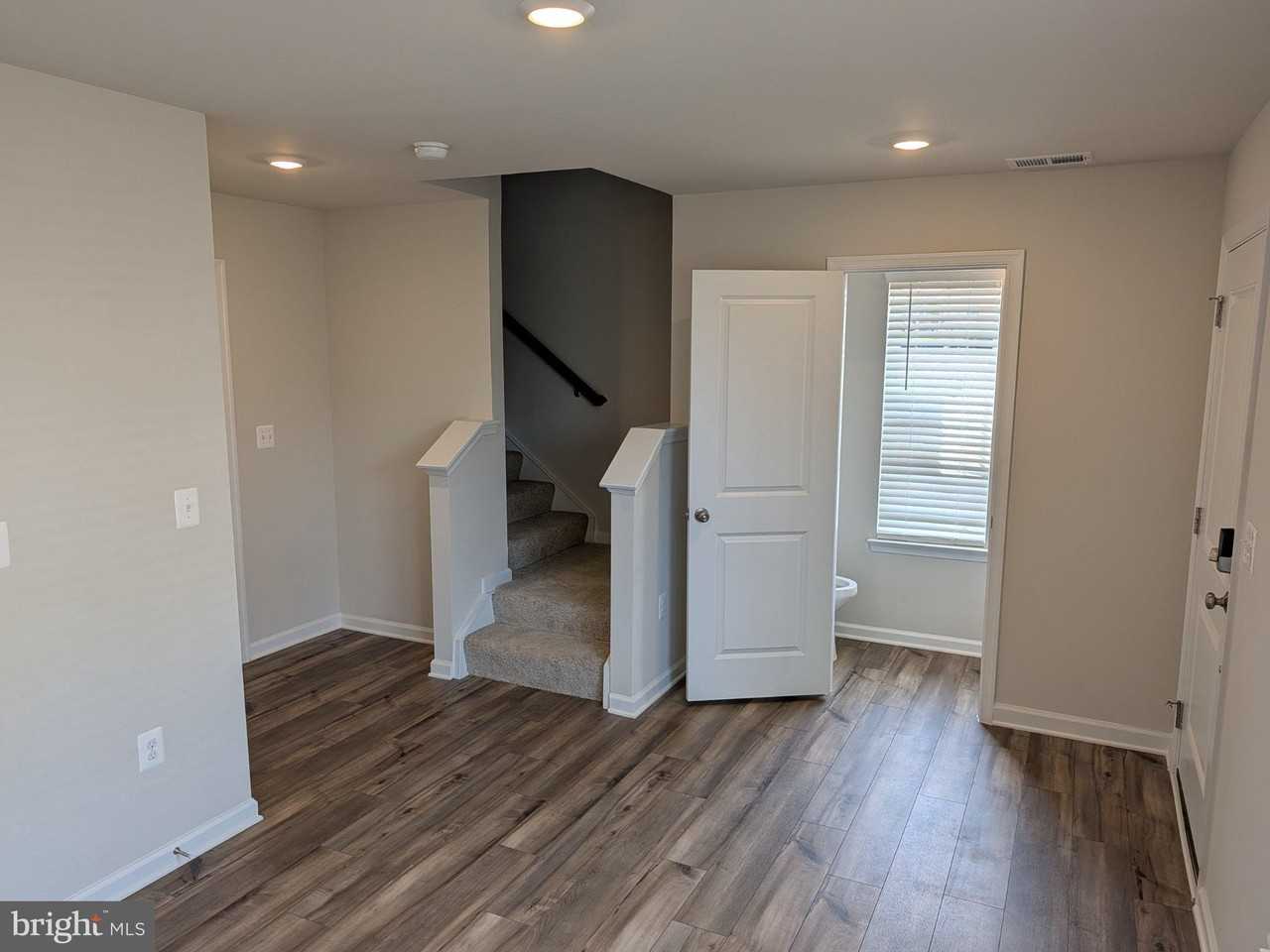 266 SWAN Avenue - Photo 6 of 33
