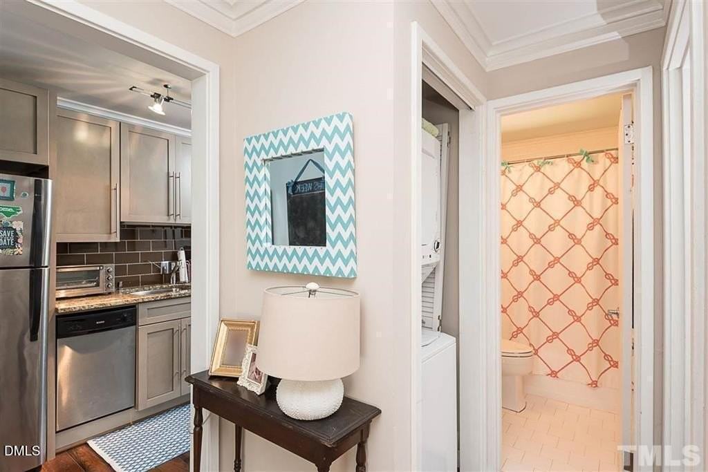 801 Daniels St #D - Photo 3 of 8