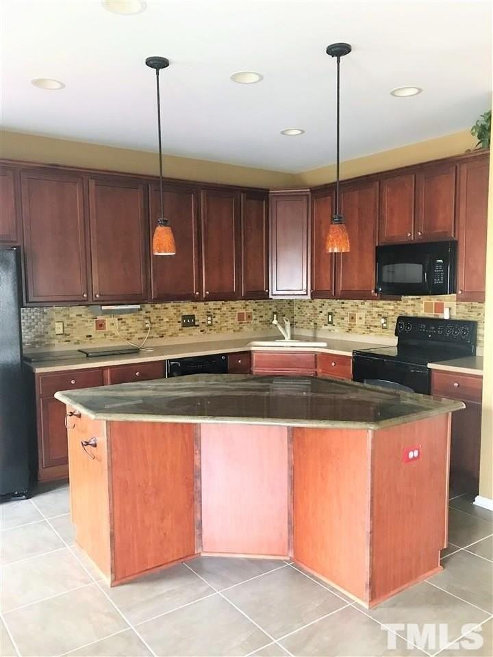 213 Broadgait Brae Rd - Photo 3 of 18