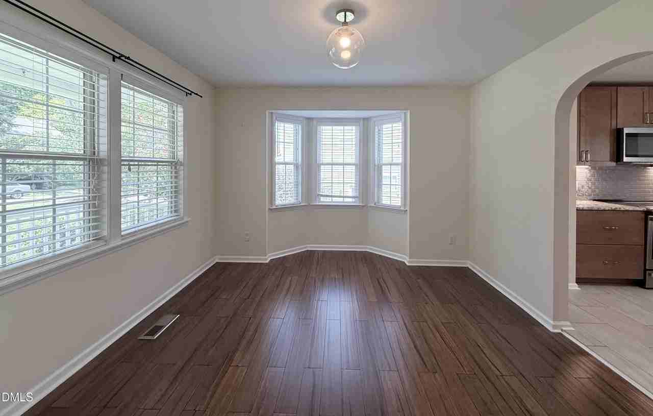2729 E Shoreham St - Photo 5 of 50