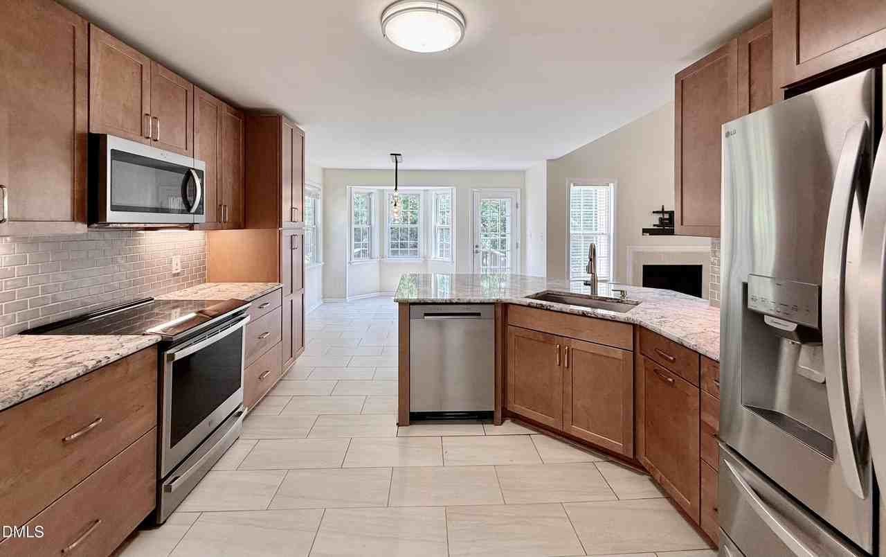 2729 E Shoreham St - Photo 7 of 50